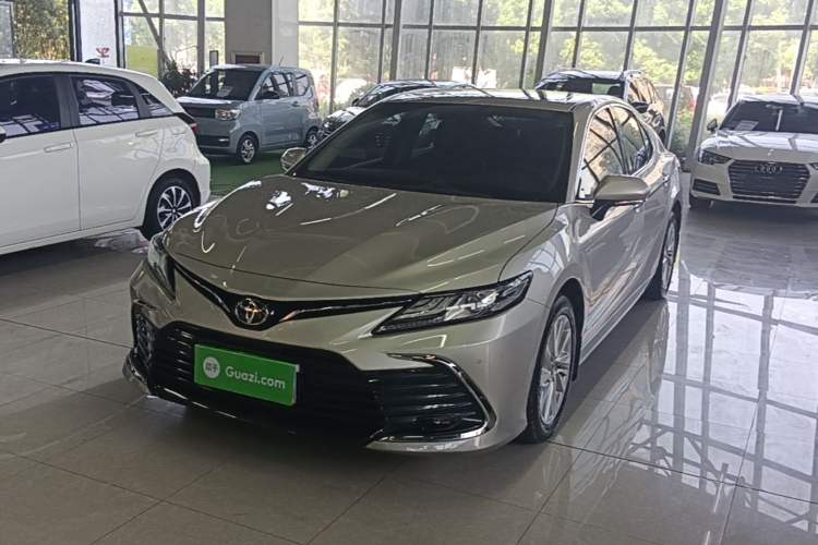 Toyota Camry 2021 — фото 1
