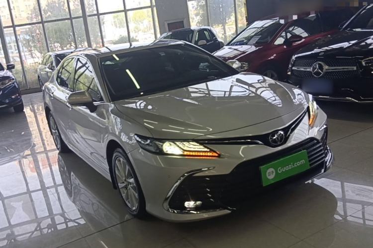 Toyota Camry 2021 — фото 3