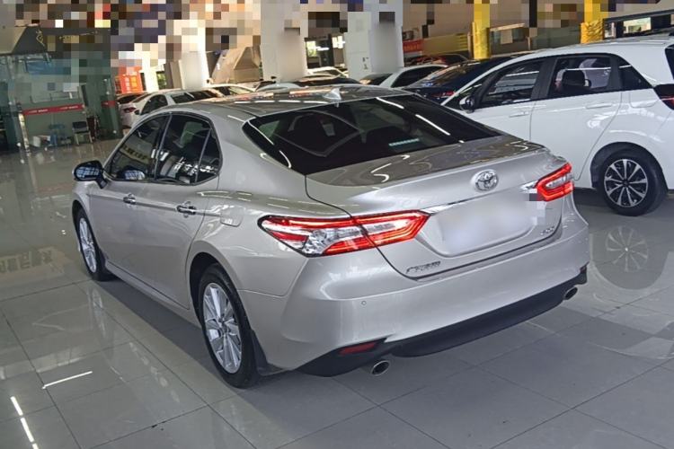 Toyota Camry 2021 — фото 4