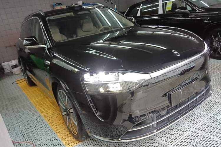 AITO M9 2025 — 3