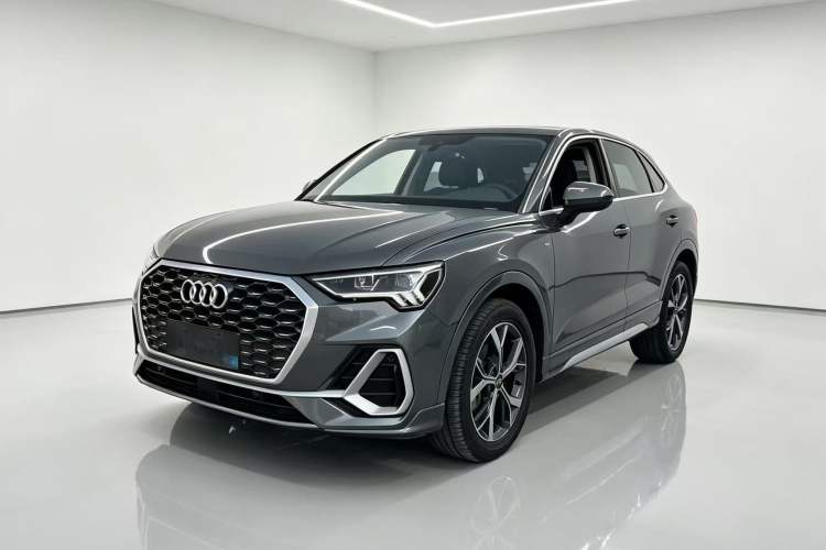 Audi Q3 2020 — фото 1