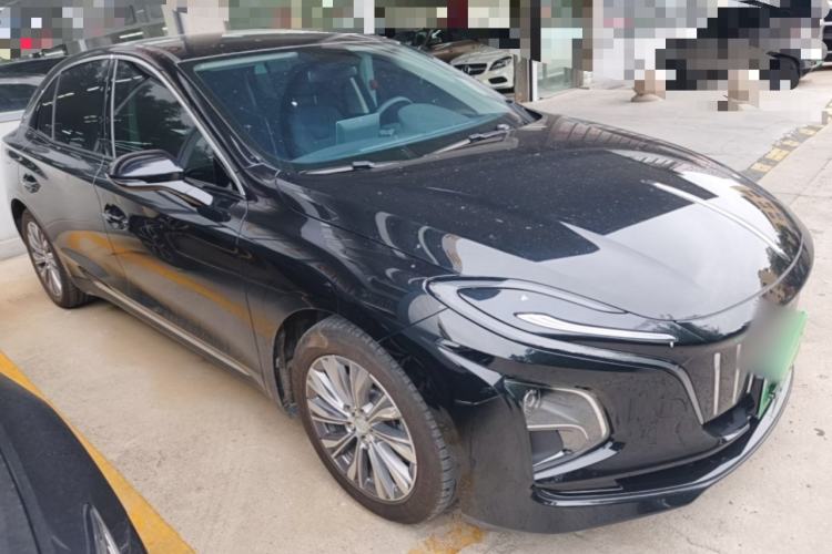 Hongqi E-QM5 2024 — 3