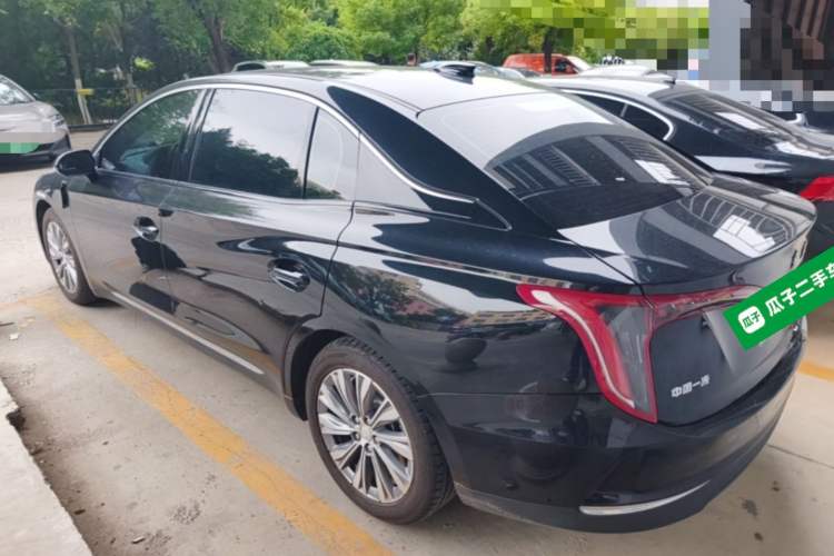 Hongqi E-QM5 2024 — 4
