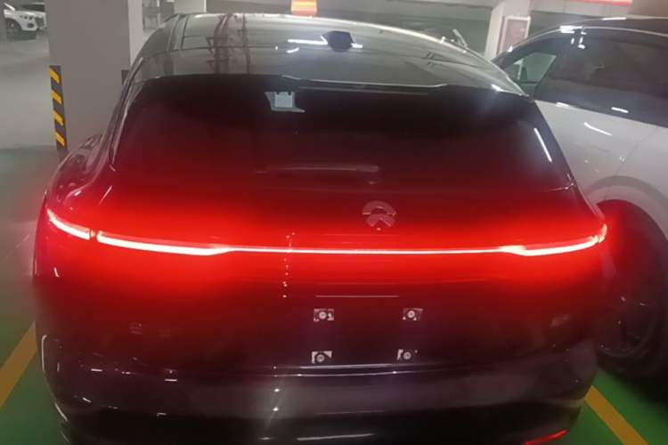 NIO ET5T 2025 — 5