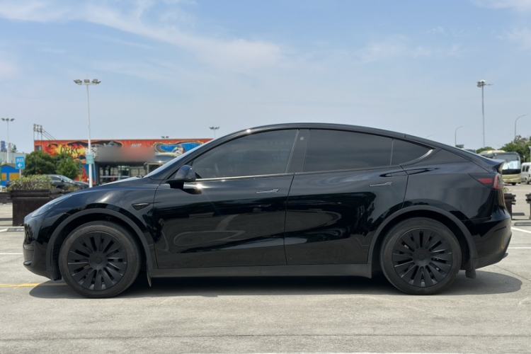 Tesla Model Y 2023 — 4