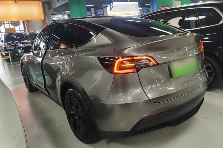 Tesla Model Y 2024 — 4