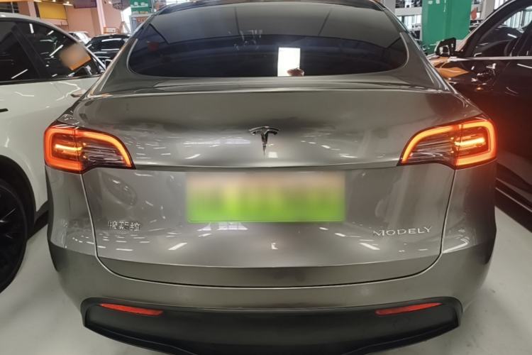 Tesla Model Y 2024 — 5