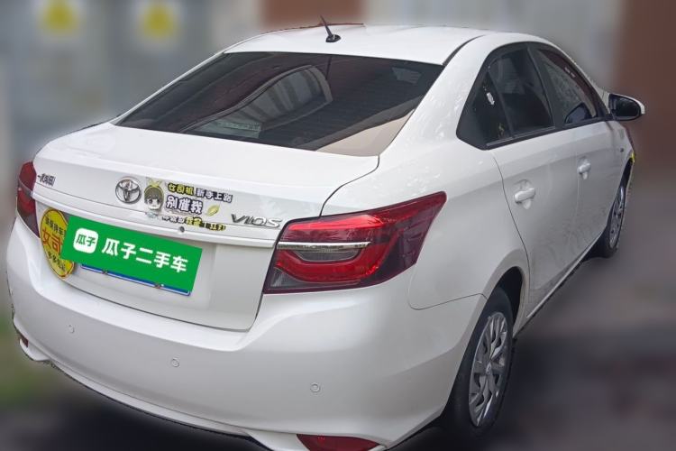 Toyota Yaris 2021 — фото 4