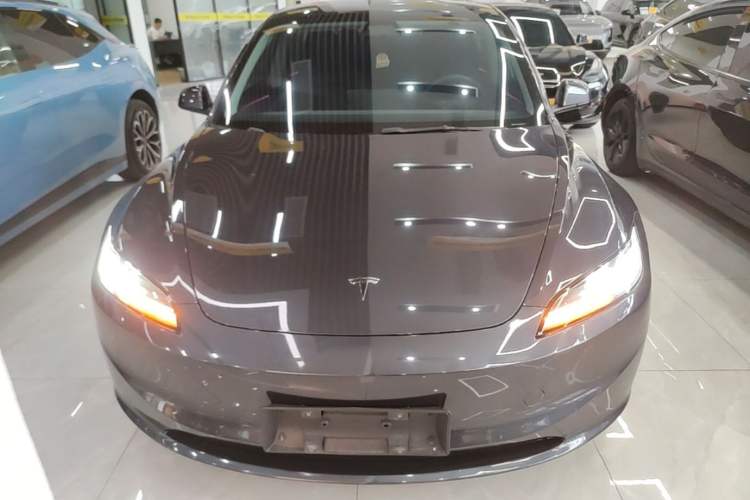 Tesla Model 3 2023 — 2