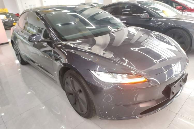 Tesla Model 3 2023 — 3