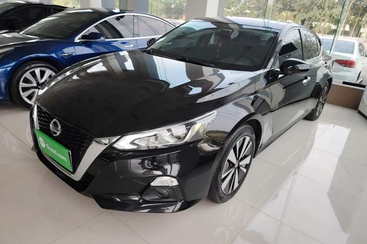 Nissan Altima 2021 — фото 1