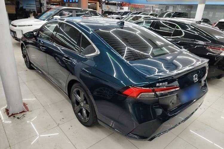 Honda Accord 2025 — 4
