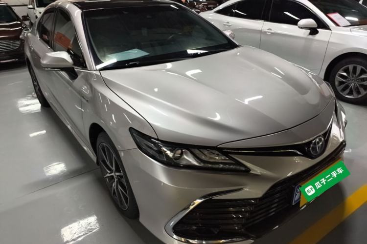 Toyota Camry 2021 — 3
