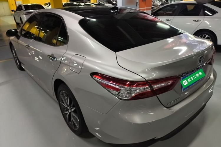 Toyota Camry 2021 — 4