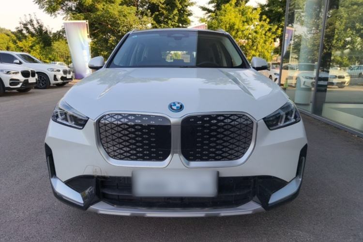 BMW iX1 2025 — 2