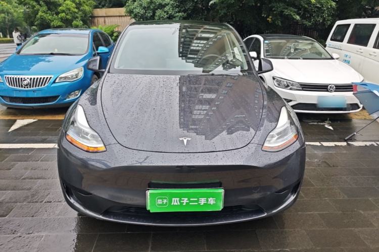 Tesla Model Y 2024 — 2