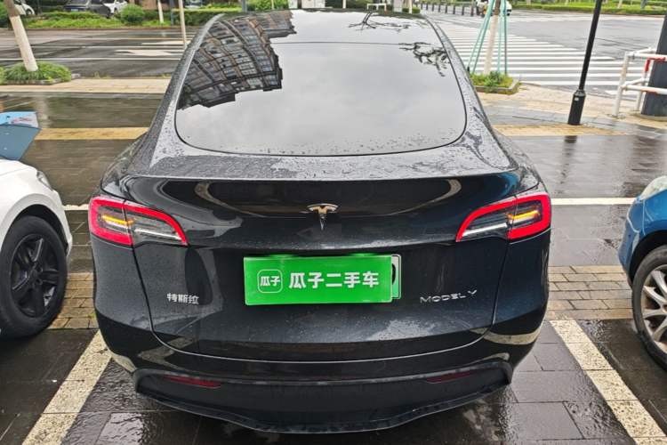 Tesla Model Y 2024 — 5