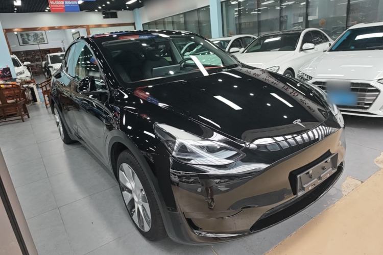 Tesla Model Y 2022 — 3