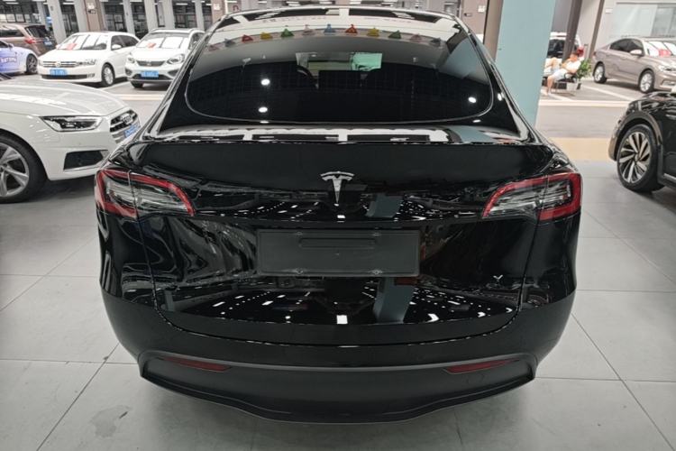 Tesla Model Y 2022 — 5