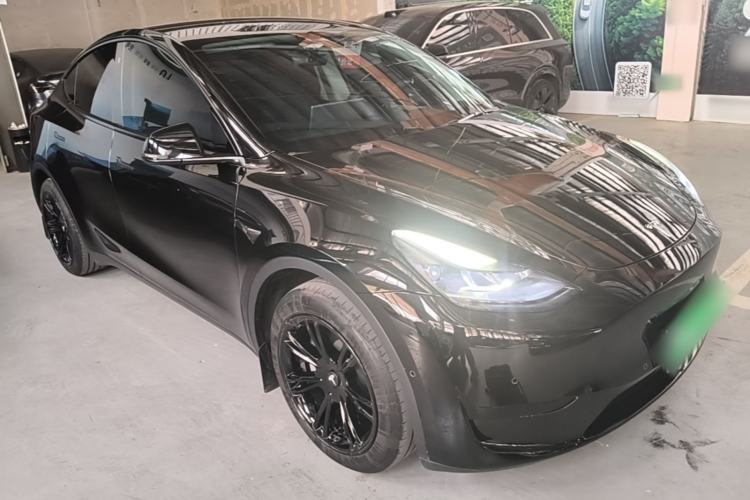 Tesla Model Y 2023 — 3