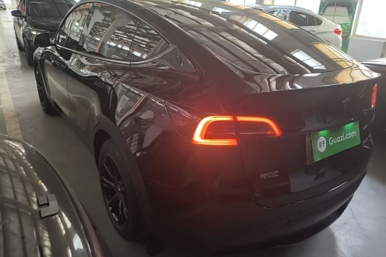 Tesla Model Y 2023 — 4