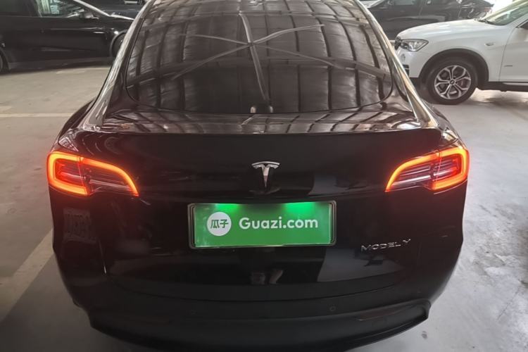 Tesla Model Y 2023 — 5