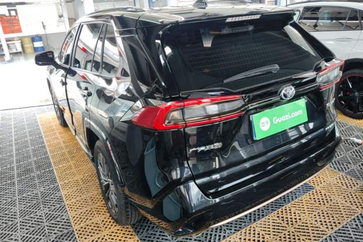 Toyota RAV4 2024 — 4