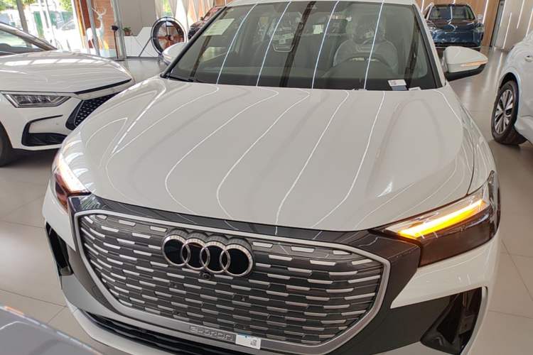 Audi Q4 e-tron 2024 — 2