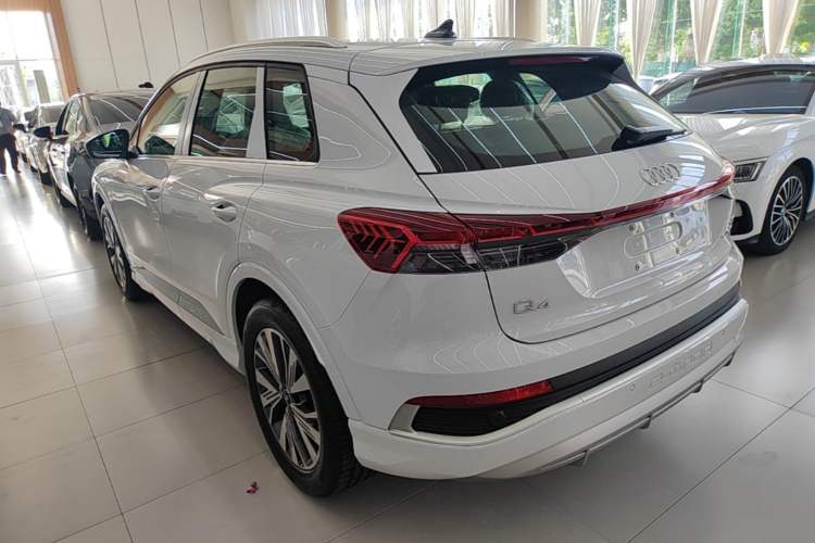 Audi Q4 e-tron 2024 — 4