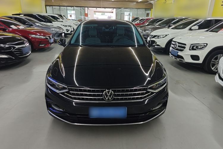 Volkswagen Magotan 2023 — 2