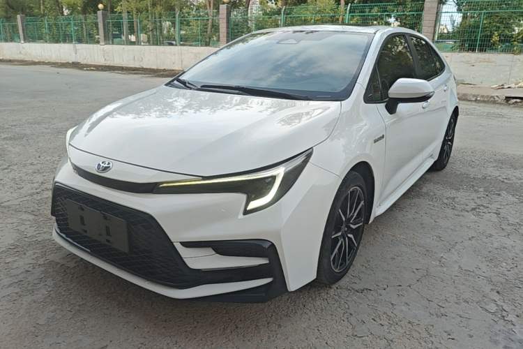 Toyota Corolla 2023 — фото 1