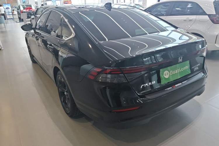 Honda Accord 2025 — 4