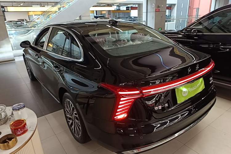 Hongqi H5 2025 — 4