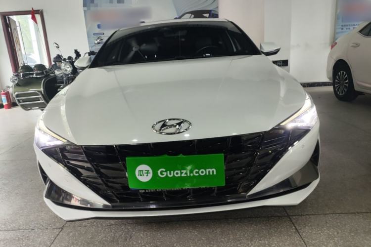 Hyundai Elantra 2021 — 2