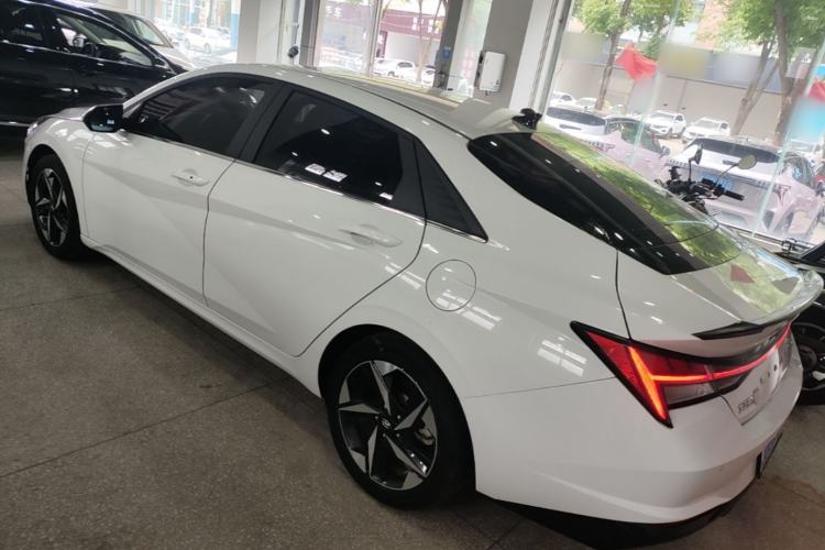 Hyundai Elantra 2021 — 4