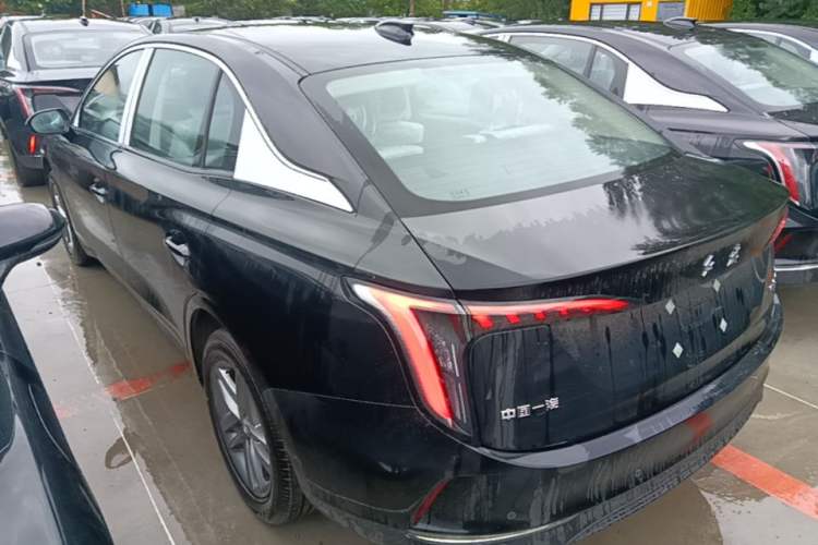 Hongqi E-QM5 2025 — 4