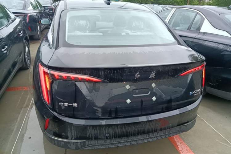 Hongqi E-QM5 2025 — 5