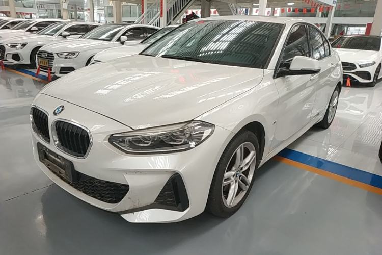 BMW 120i 2020 — фото 1