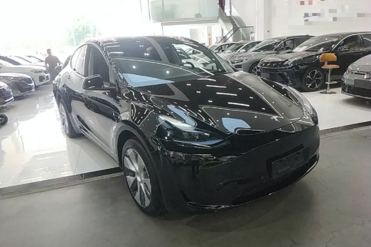 Tesla Model Y 2022 — 3