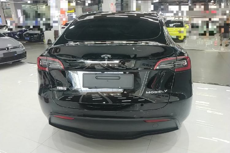 Tesla Model Y 2022 — 5