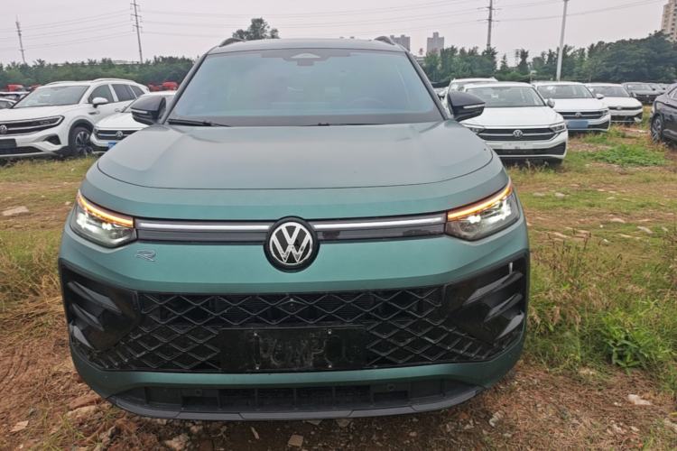 Volkswagen Tharu 2025 — 2