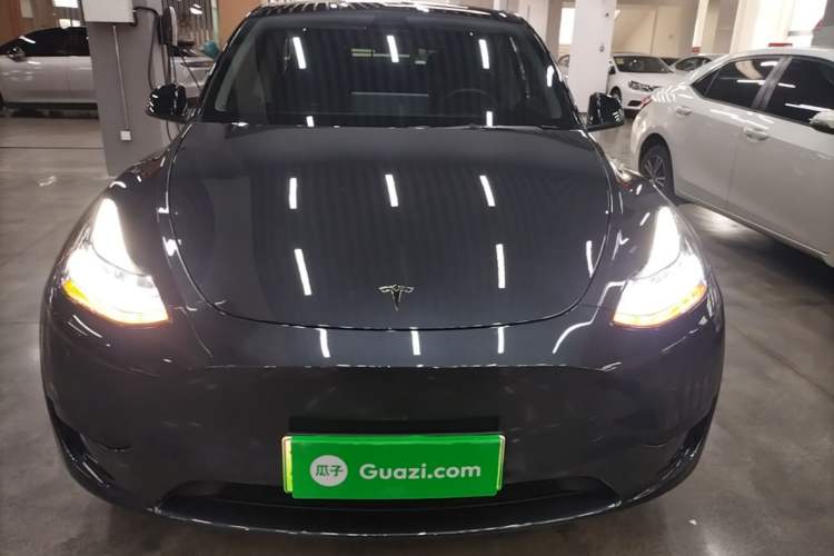 Tesla Model Y 2024 — 2