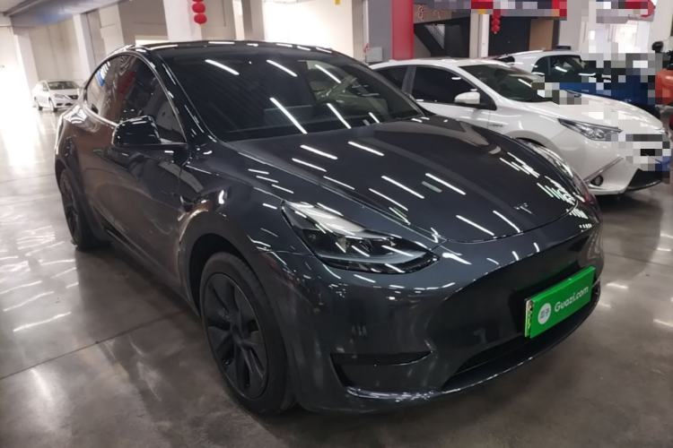 Tesla Model Y 2024 — 3