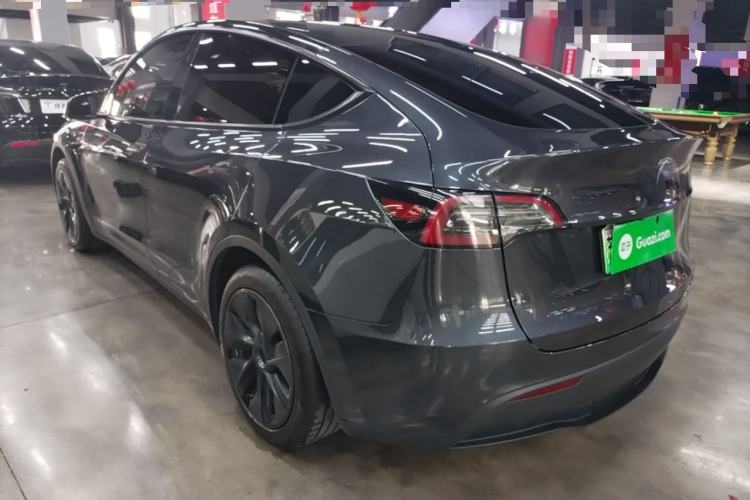 Tesla Model Y 2024 — 4