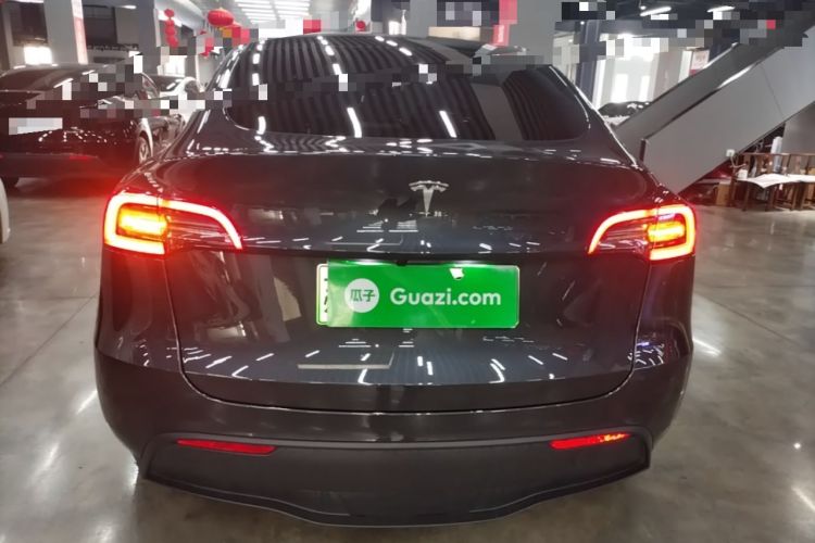 Tesla Model Y 2024 — 5