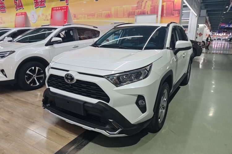 Toyota RAV4 2020 — фото 1