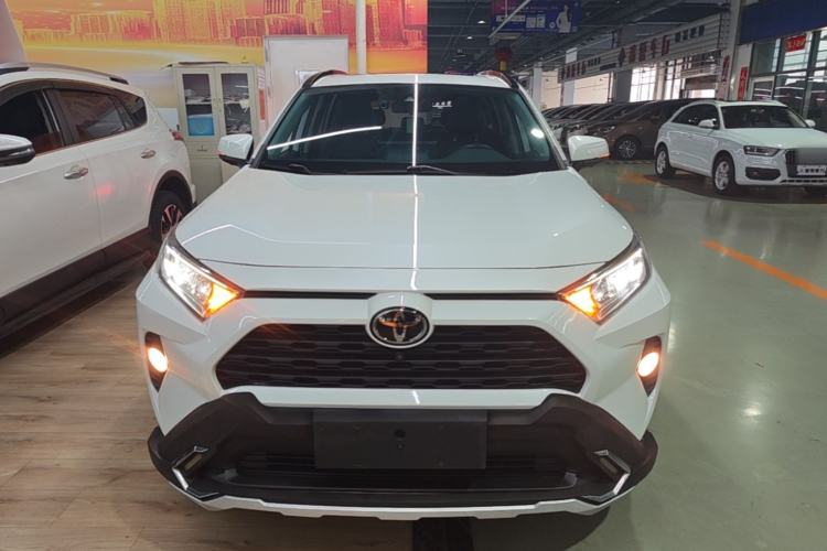 Toyota RAV4 2020 — фото 2