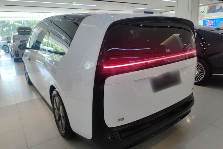 Li Auto MEGA 2025 — 4