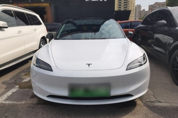 Tesla Model 3 2025 — 2