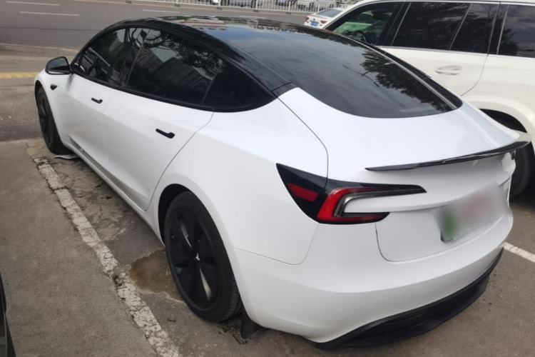 Tesla Model 3 2025 — 4